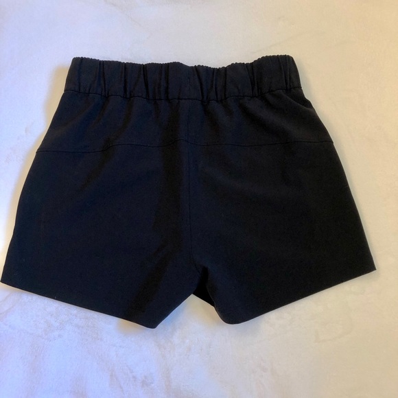 Lululemon On The Fly short - Picture 2 of 4